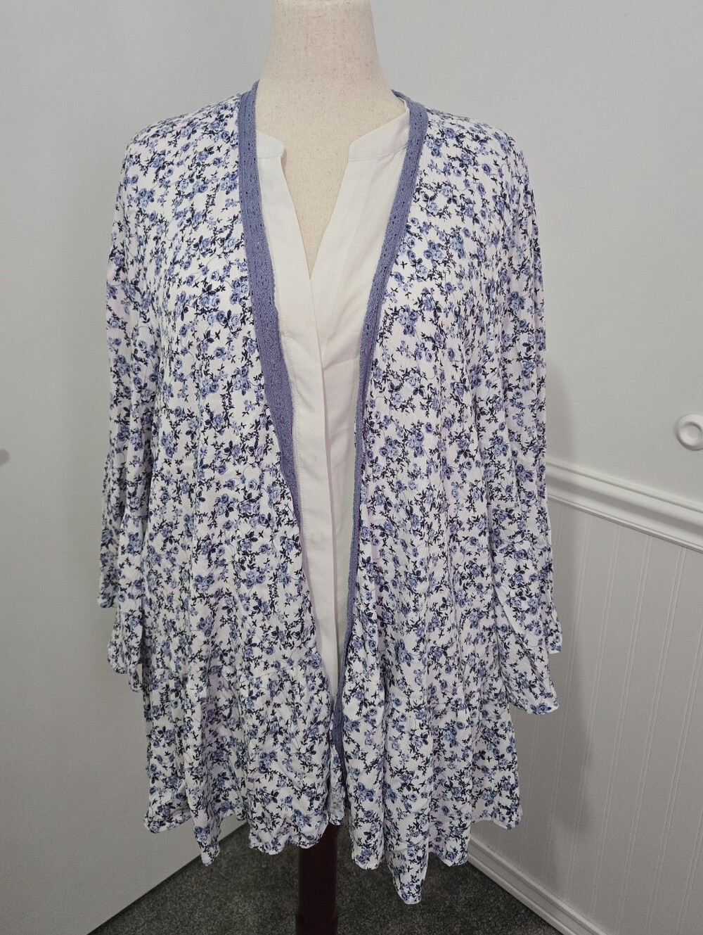 torrid White and Light Blue Floral Open-Front Cardigan